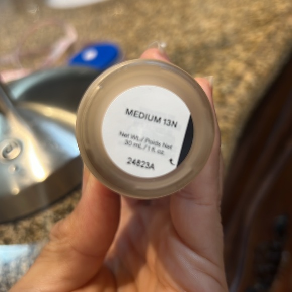 Morphe 13n light form extended hydration foundation. Swatched - Picture 3 of 6